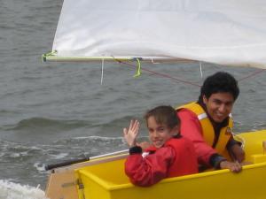 Silvan & Ich im Segelboot